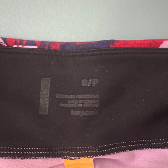 Lucy women's leggings, pink and purple print, size Small - Picture 10 of 11